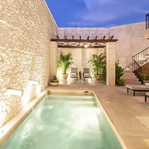 casa-tavera.hotelsmerida.org/